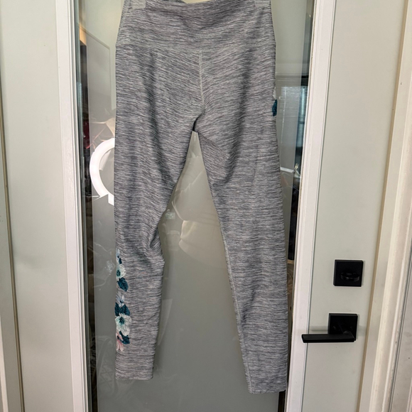 PINK Victoria’s Secret Ultimate Leggings Heather Gray Floral Embroidered - Picture 6 of 8